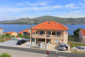 Apartments with a parking space Okrug Donji, Ciovo - 18796